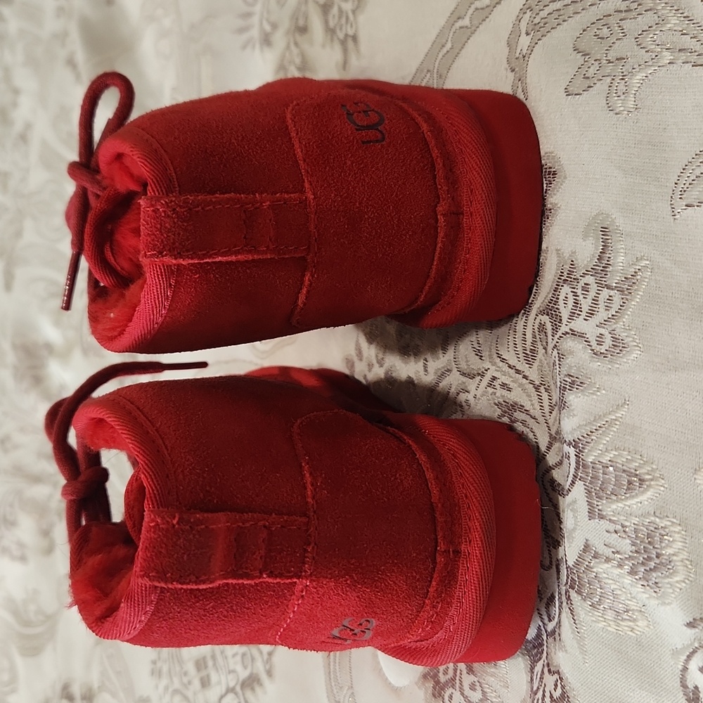 In great condition. Kid's Neumen ll Boot Toddler - UGG - Picture 3 of 5